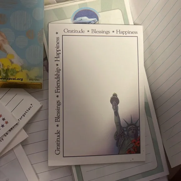 Bundle of 10 random notepads 🦋 🐱 🐶 🇺🇸 🎄 - Picture 6 of 13